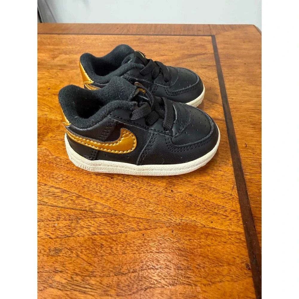 Nike Force 1 Crib Infant Shoes Black Metallic Gold CK2201-002 Size 2C